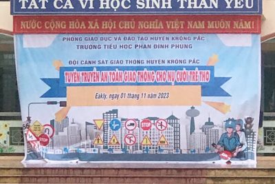 Tuyên truyền an toàn giao thông cho nụ cười trẻ thơ